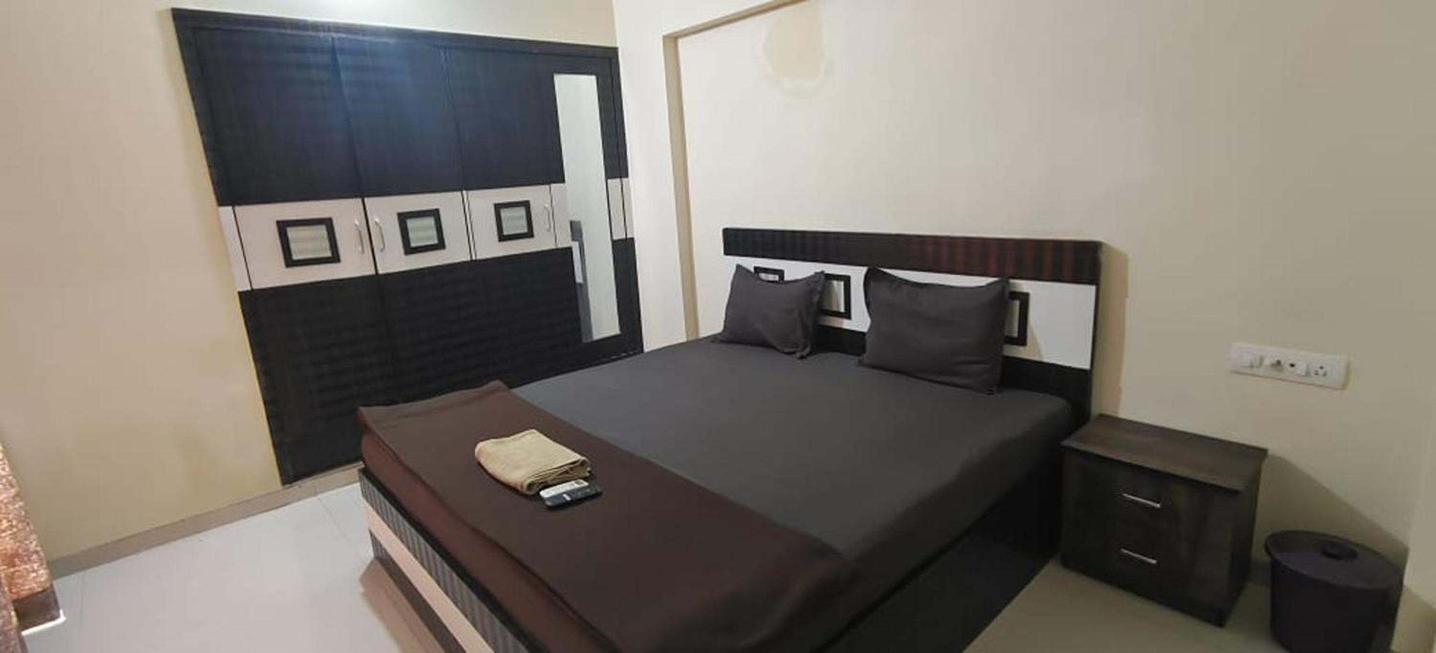 P N A Apartments - Hiranandani Estate