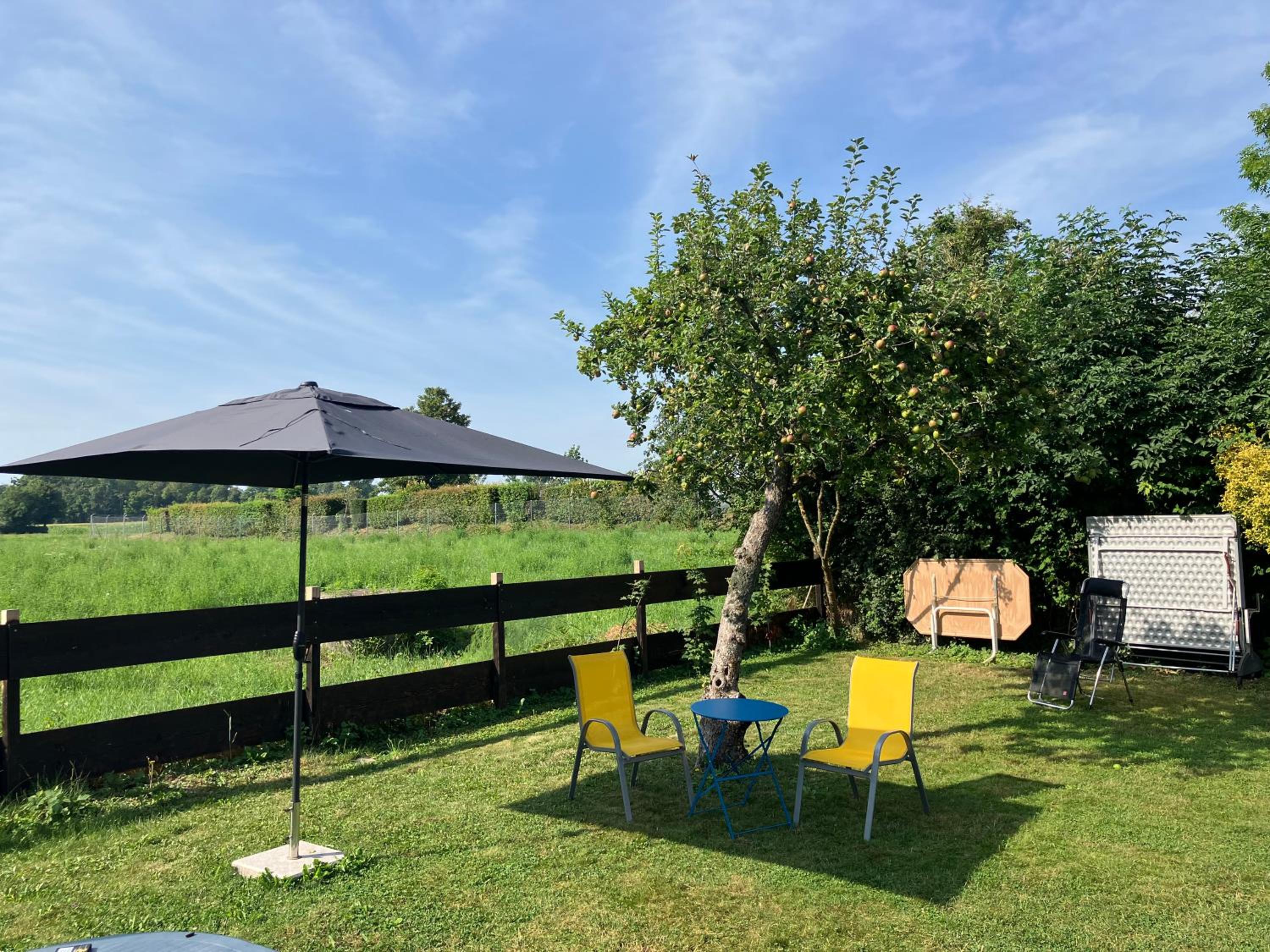 LE PIVERT, chalet confortable avec jardin à 100m du lac