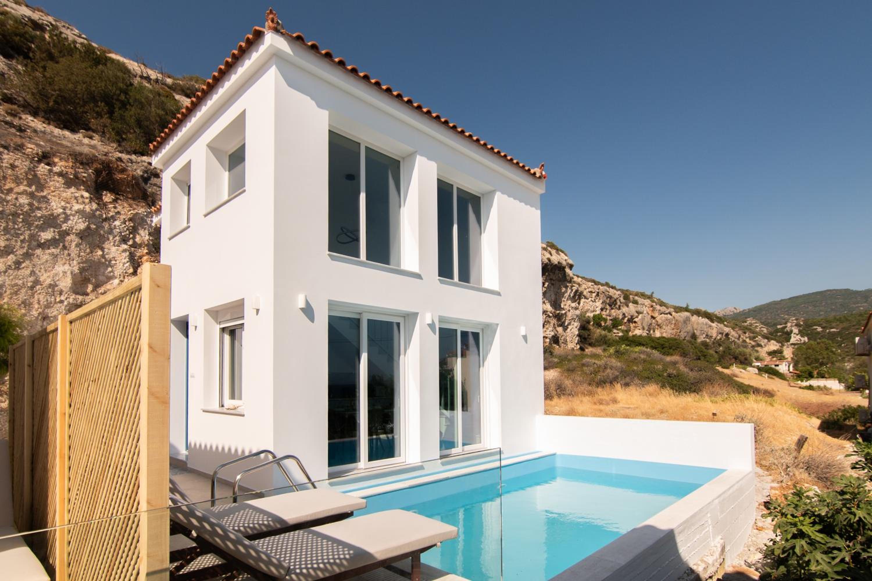 Hotel Kontemare Seascape - Image 1