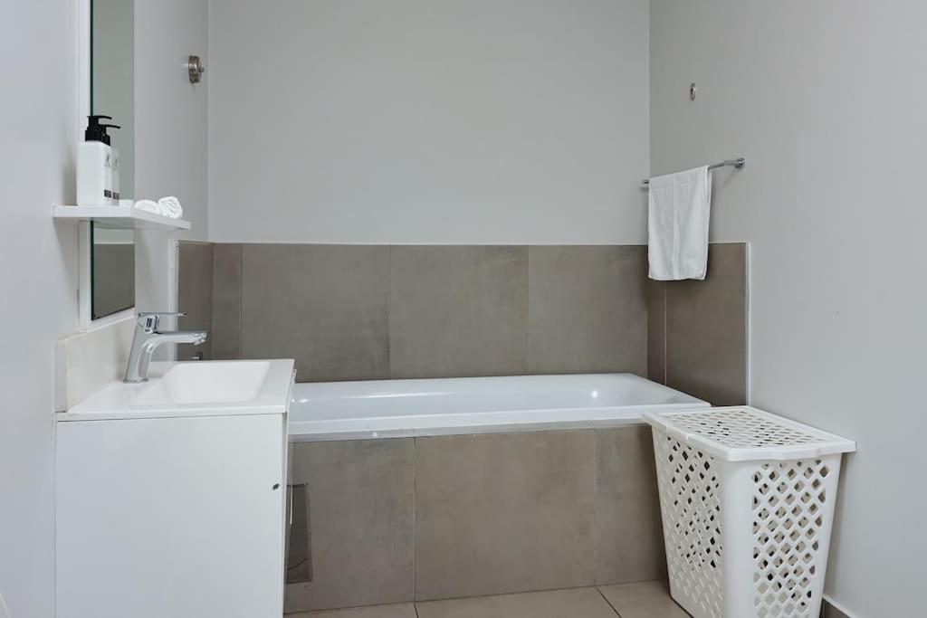 Elegant 1 Bed Apartment 5G Wi-fi Netflix Inverter