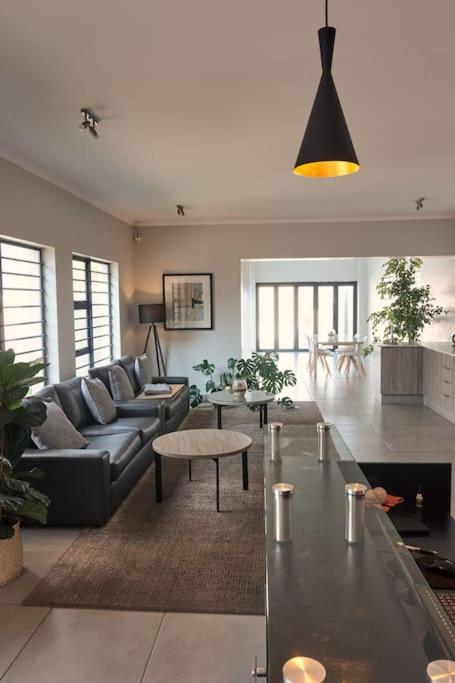 Elegant 1 Bed Apartment 5G Wi-fi Netflix Inverter