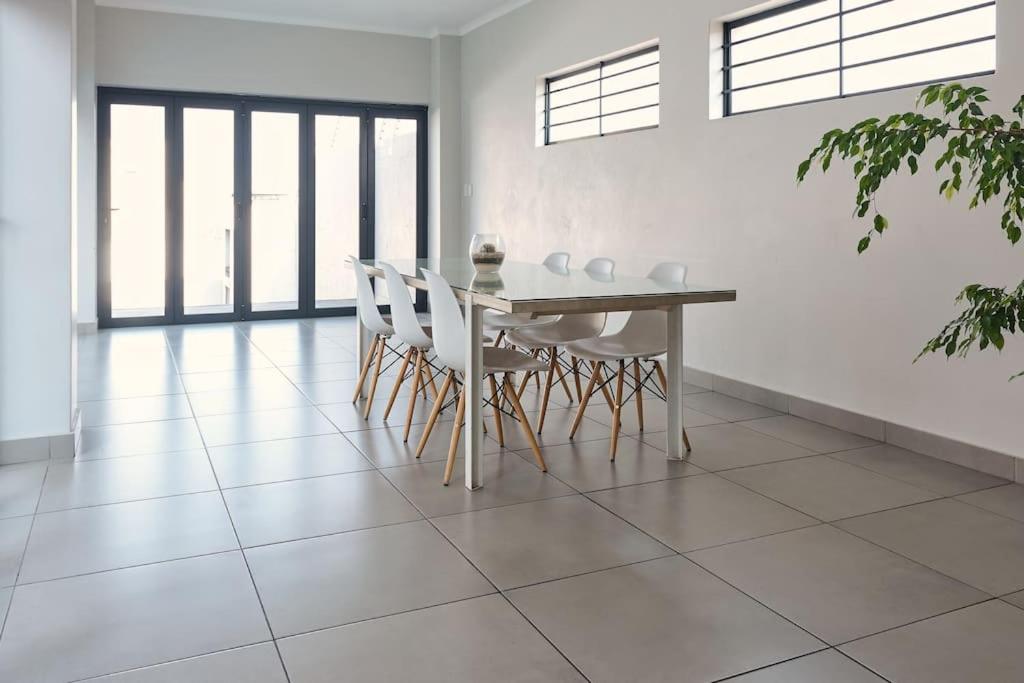 Elegant 1 Bed Apartment 5G Wi-fi Netflix Inverter