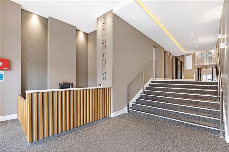 2 Bed High Street Apartment- Perfect location! view 2
