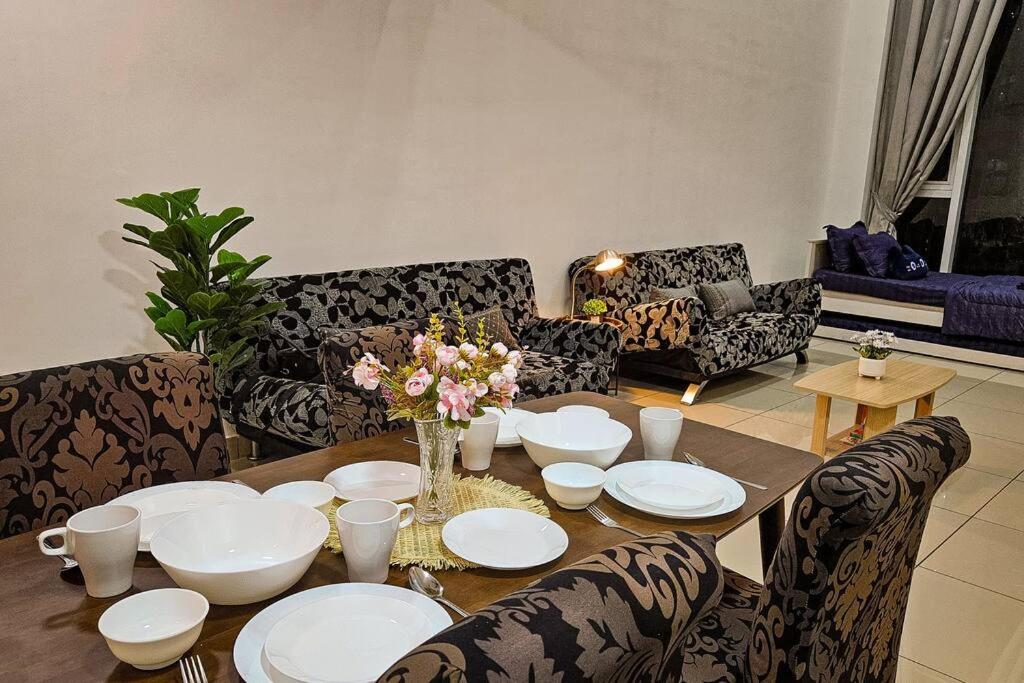 Cosy 5STAR Super Resort Suite Mid Valley KL Sunway with Shopping Mall