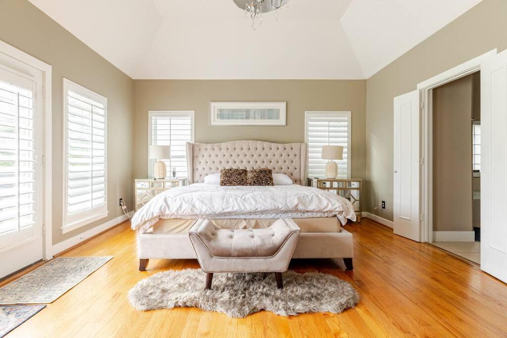WANDERLUST villa near GALLERIA MALL