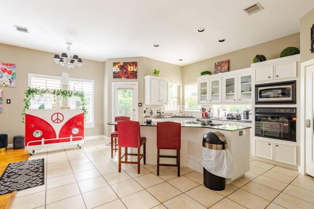 WANDERLUST villa near GALLERIA MALL