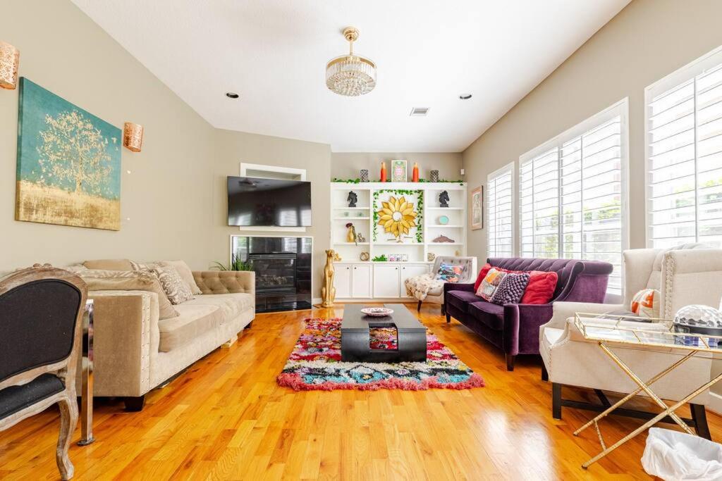 WANDERLUST villa near GALLERIA MALL