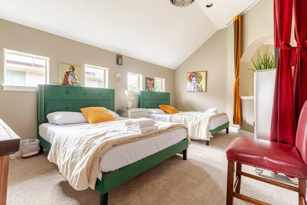 WANDERLUST villa near GALLERIA MALL
