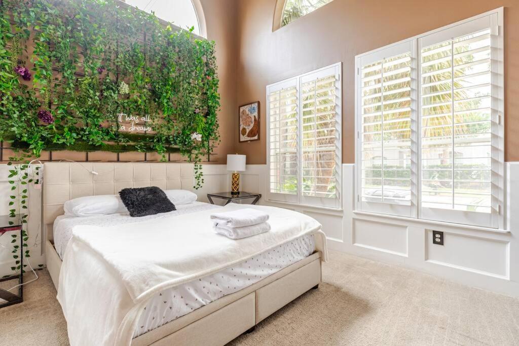 WANDERLUST villa near GALLERIA MALL