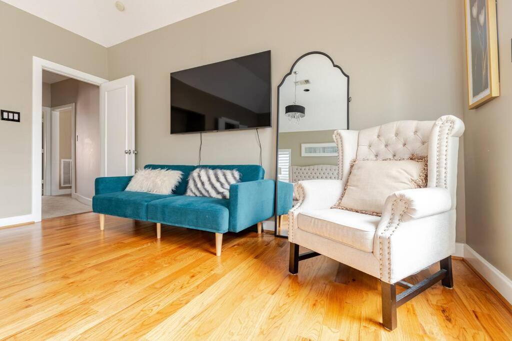 WANDERLUST villa near GALLERIA MALL