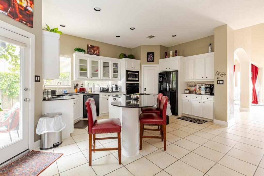 WANDERLUST villa near GALLERIA MALL