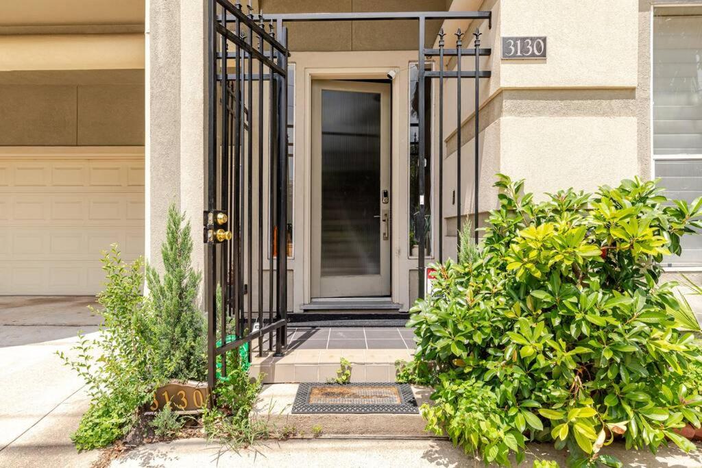 WANDERLUST villa near GALLERIA MALL