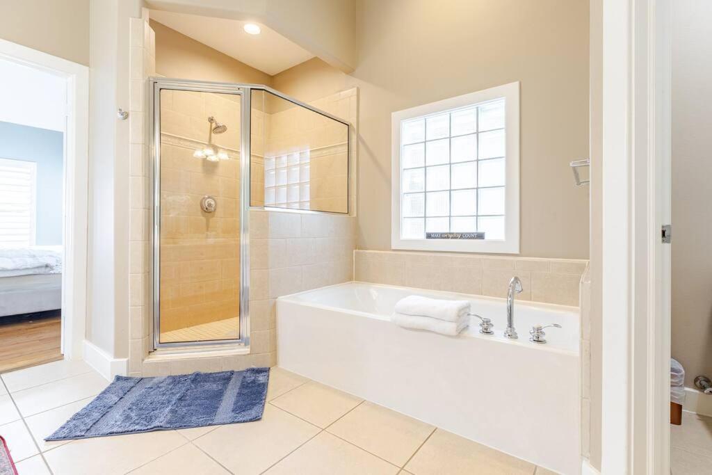 WANDERLUST villa near GALLERIA MALL