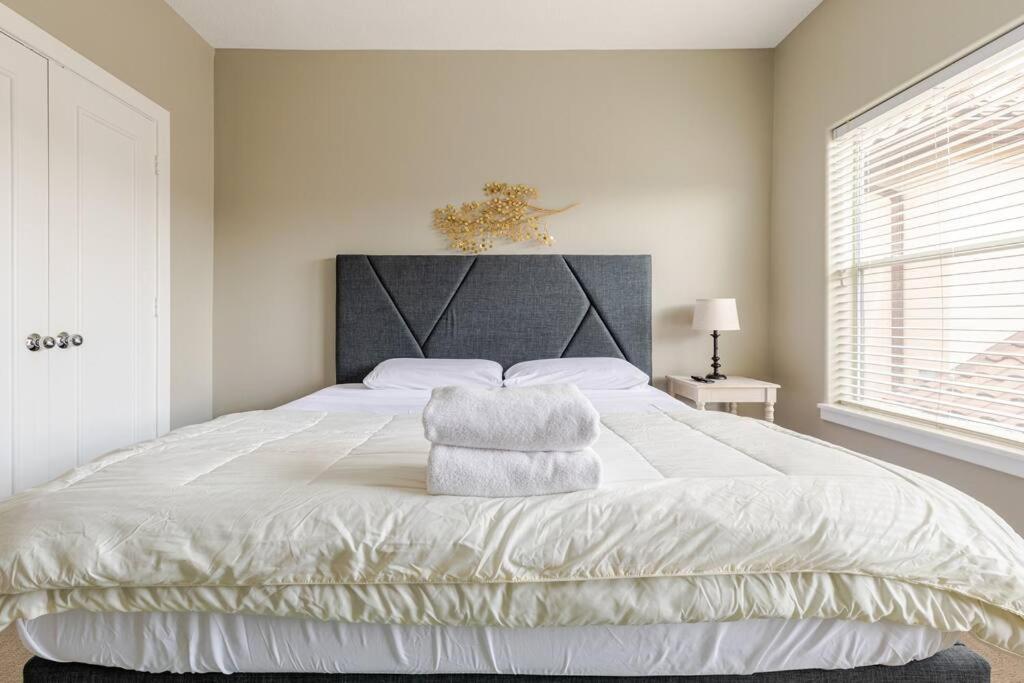 WANDERLUST villa near GALLERIA MALL