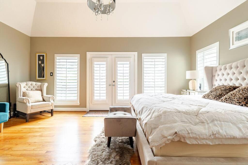 WANDERLUST villa near GALLERIA MALL
