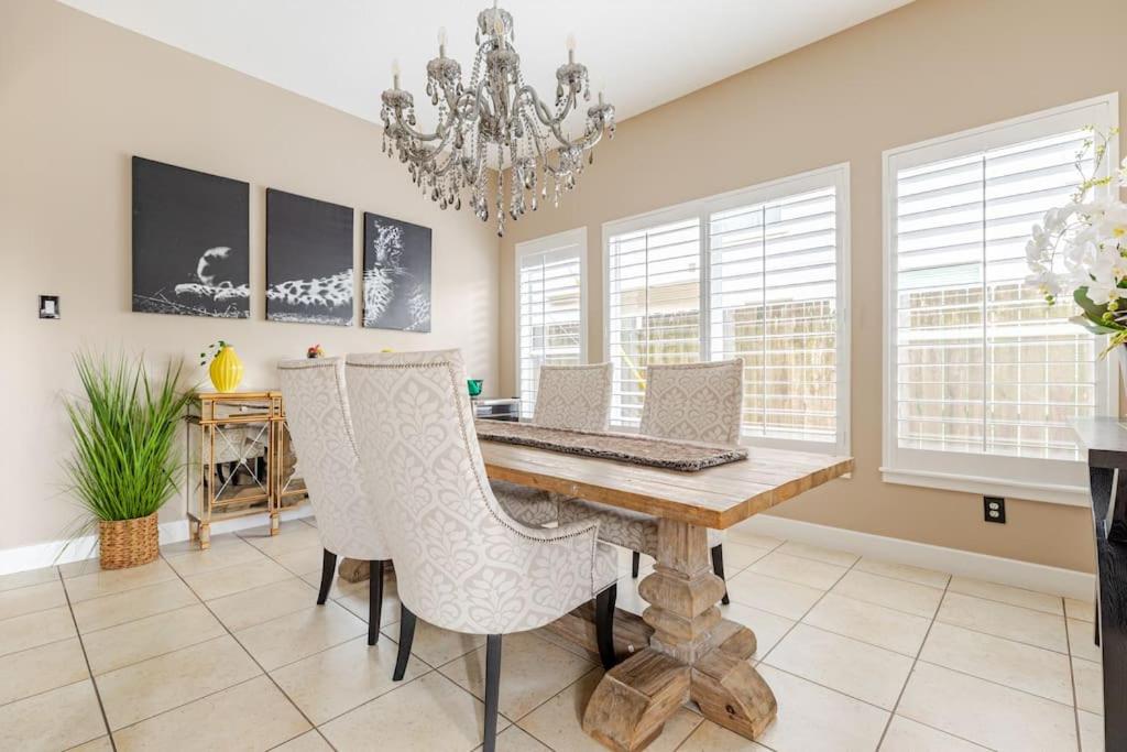 WANDERLUST villa near GALLERIA MALL
