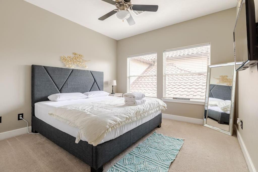 WANDERLUST villa near GALLERIA MALL