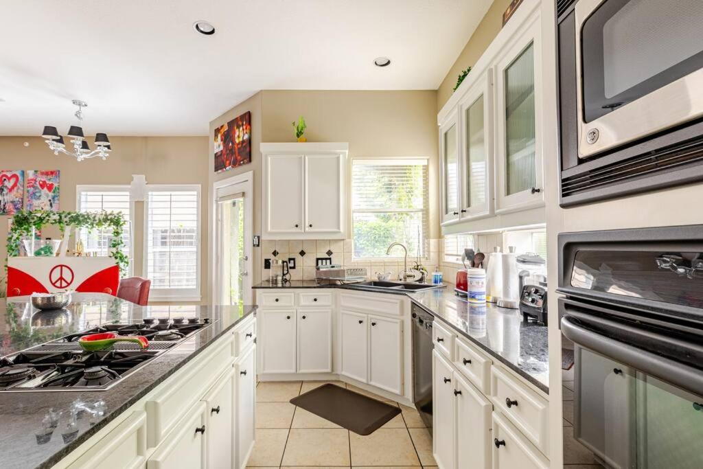 WANDERLUST villa near GALLERIA MALL