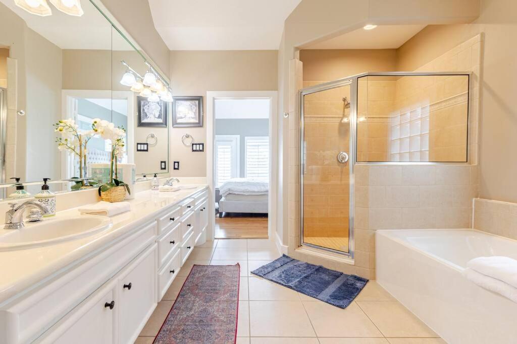 WANDERLUST villa near GALLERIA MALL