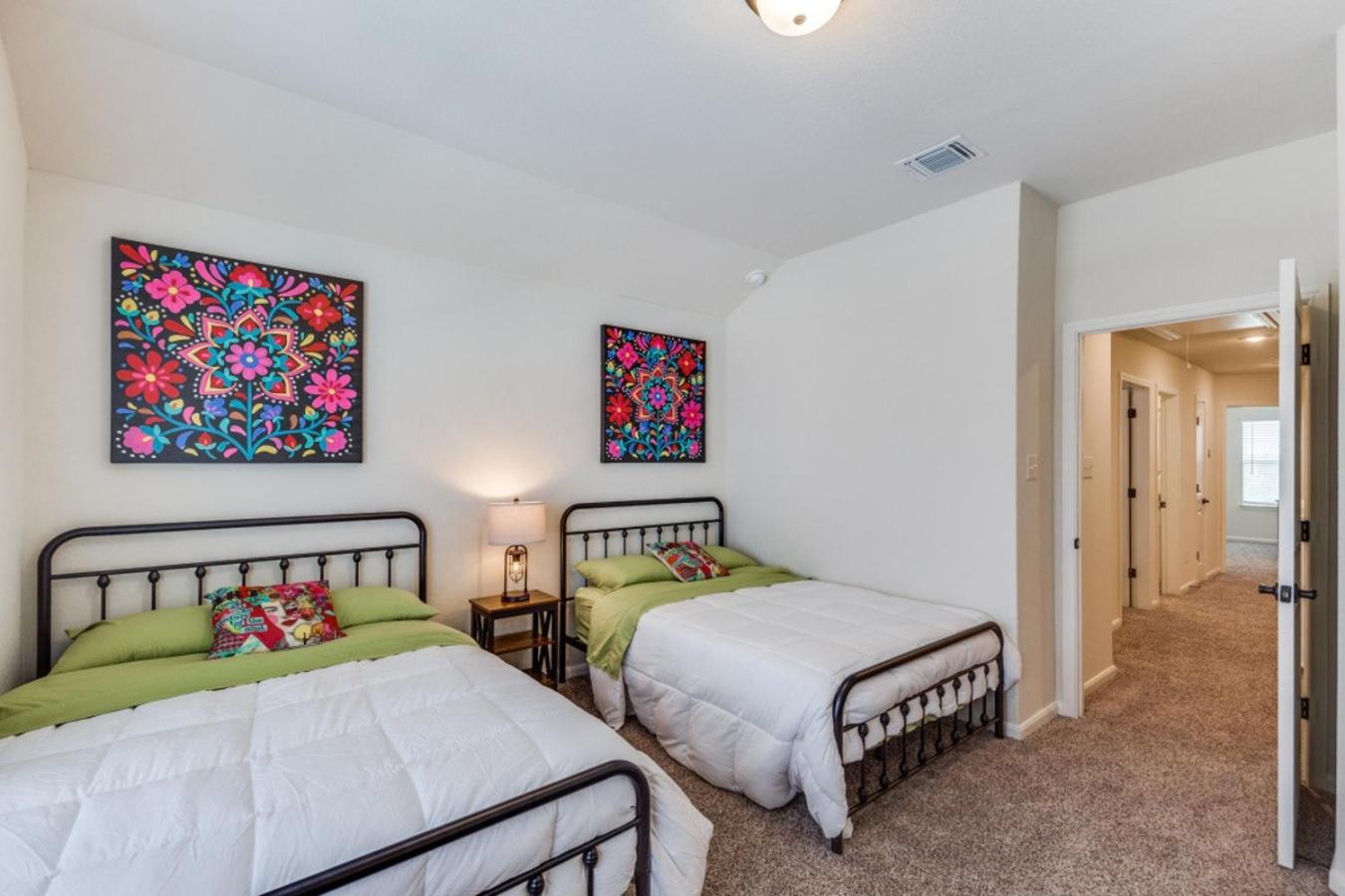 Stylish 3-bedroom Home Walk Everywhere view 3