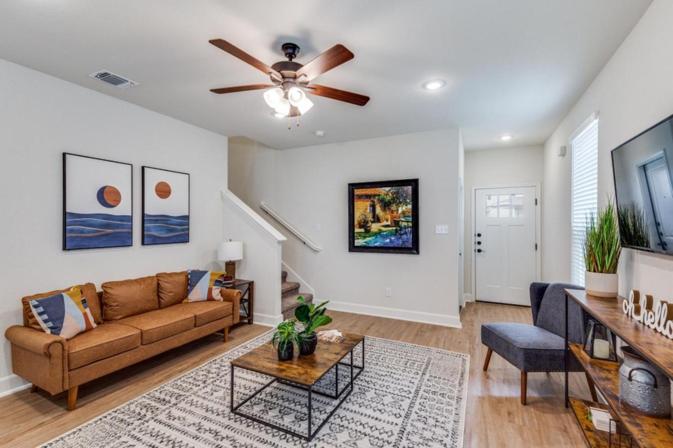 Stylish 3-bedroom Home Walk Everywhere view 2