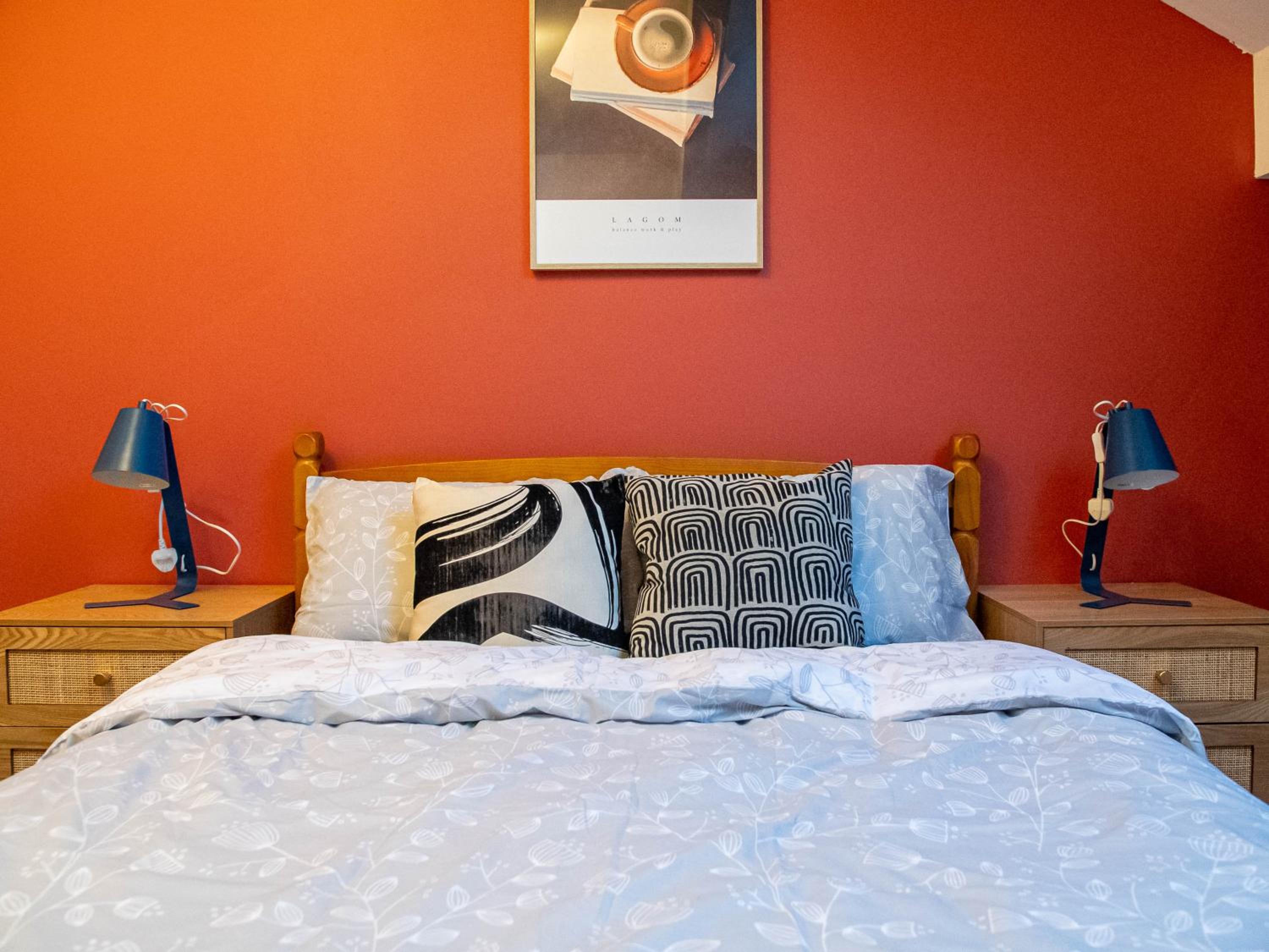 Hallam Sleek Central Apartment