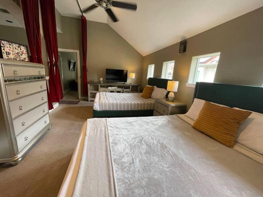 WANDERLUST villa near GALLERIA MALL