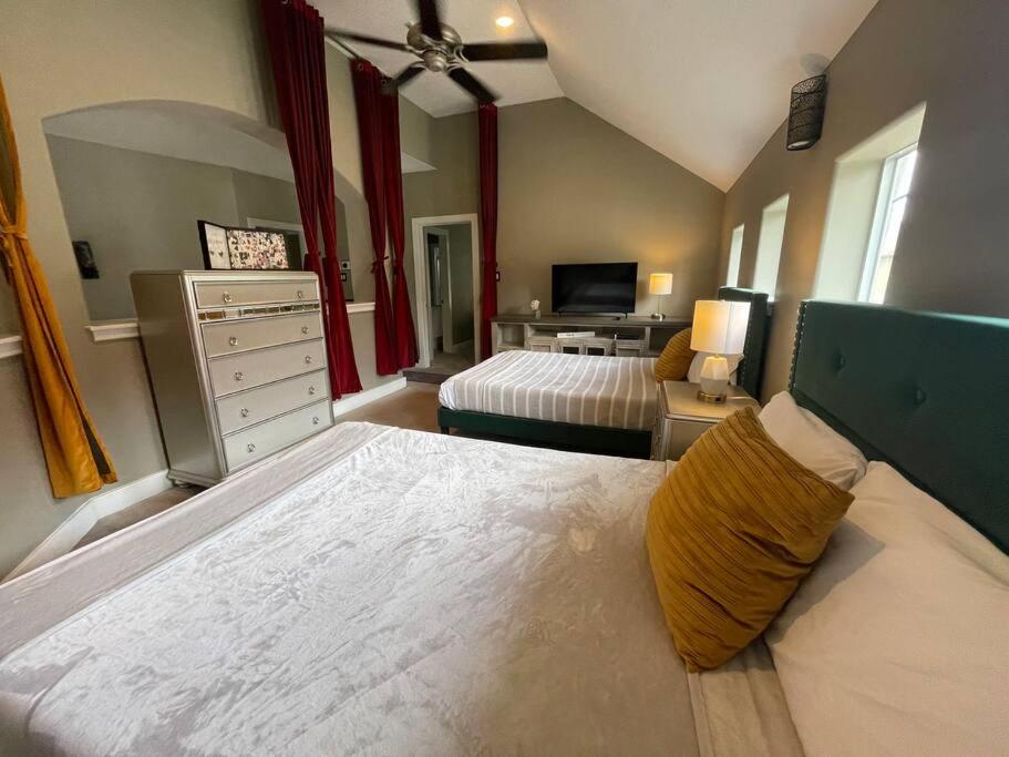 WANDERLUST villa near GALLERIA MALL