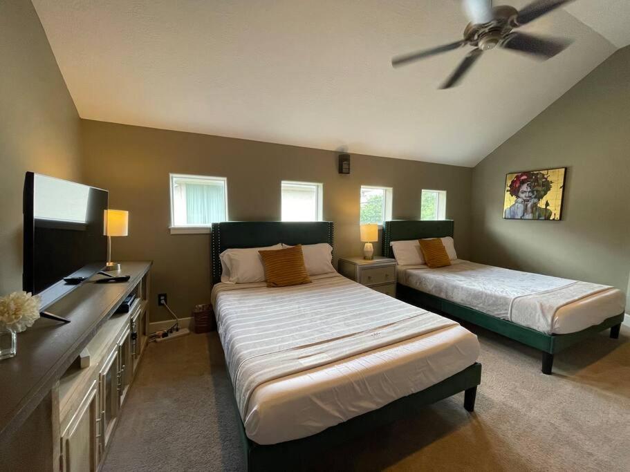 WANDERLUST villa near GALLERIA MALL
