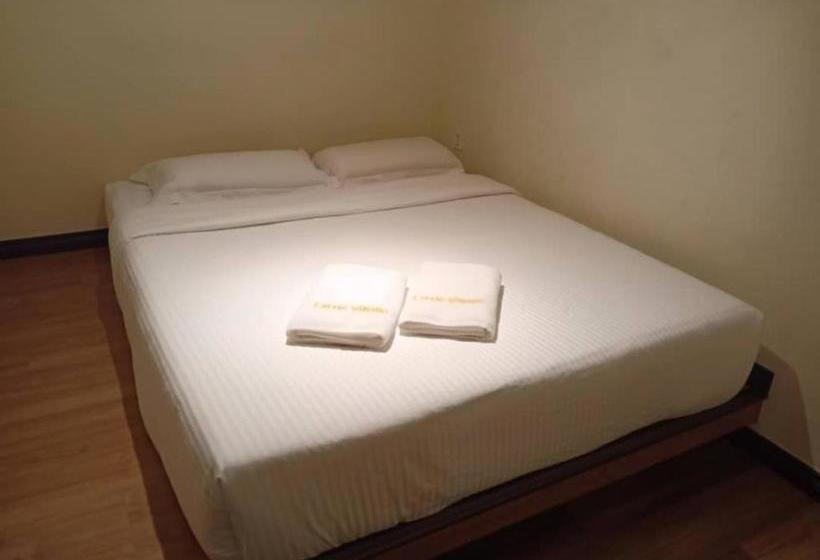 Japanese Pod Lodge photo 6