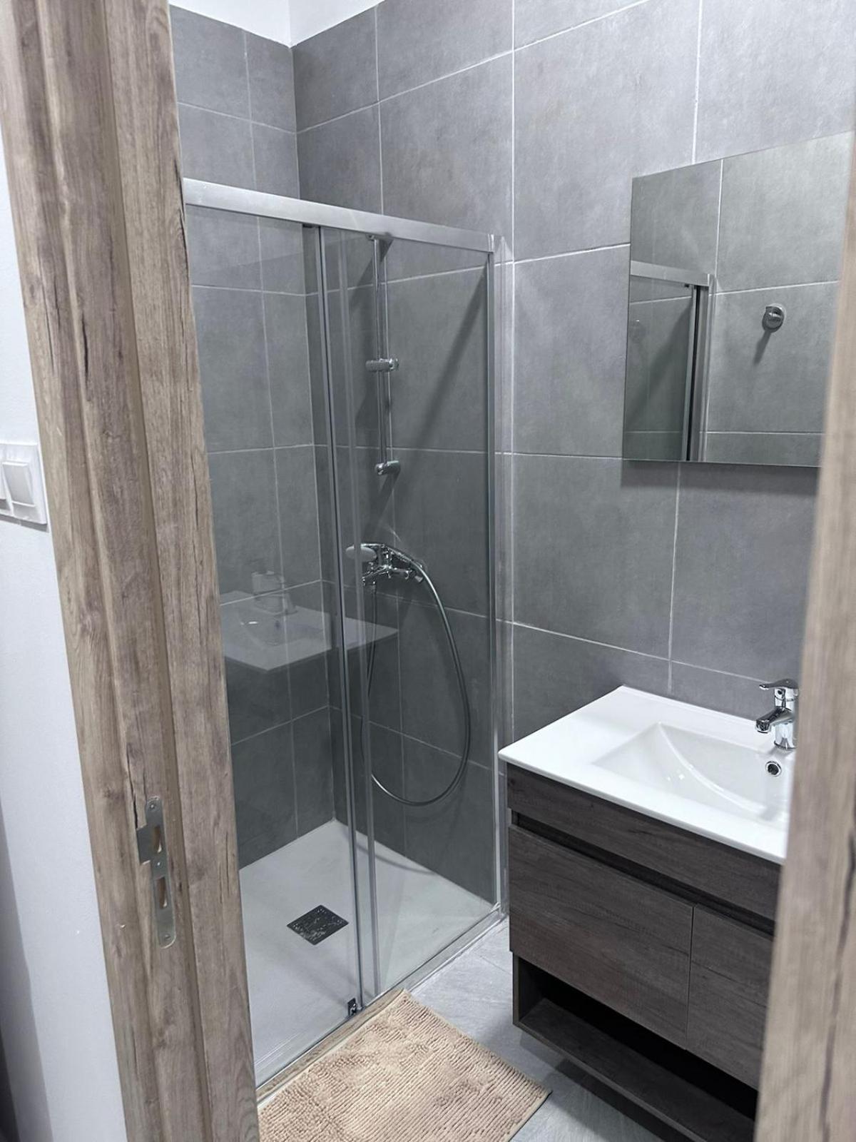 Ivi Apartments