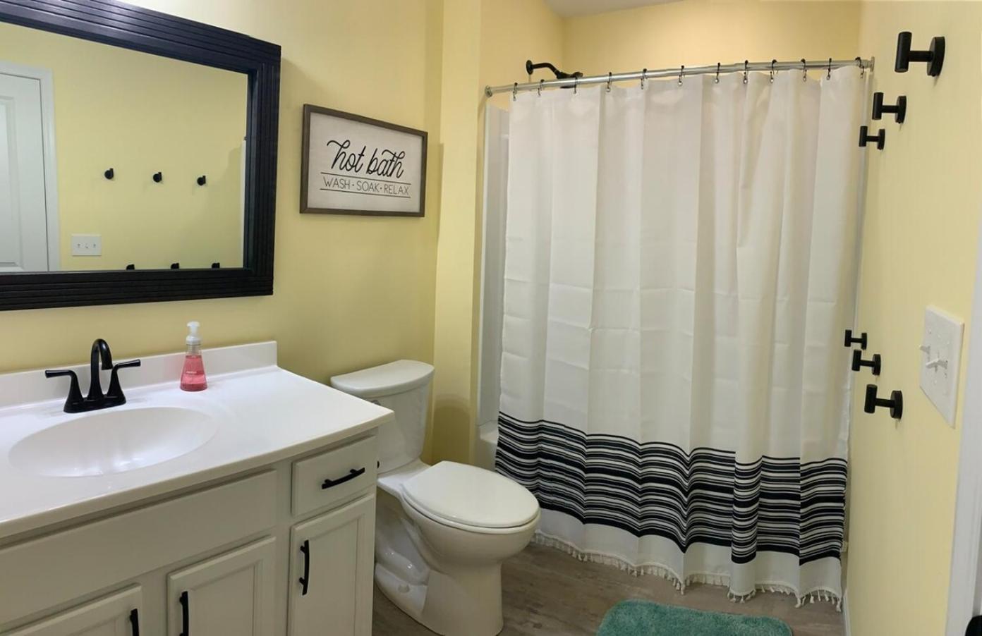100 Acre Relaxing Retreat Near ARK- The Farmhouse view 2