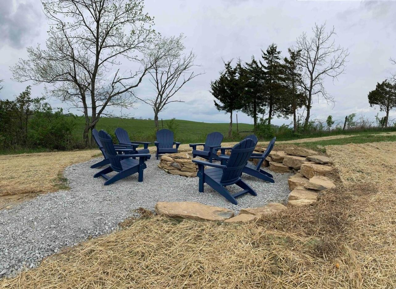 100 Acre Relaxing Retreat Near ARK- The Farmhouse view 3