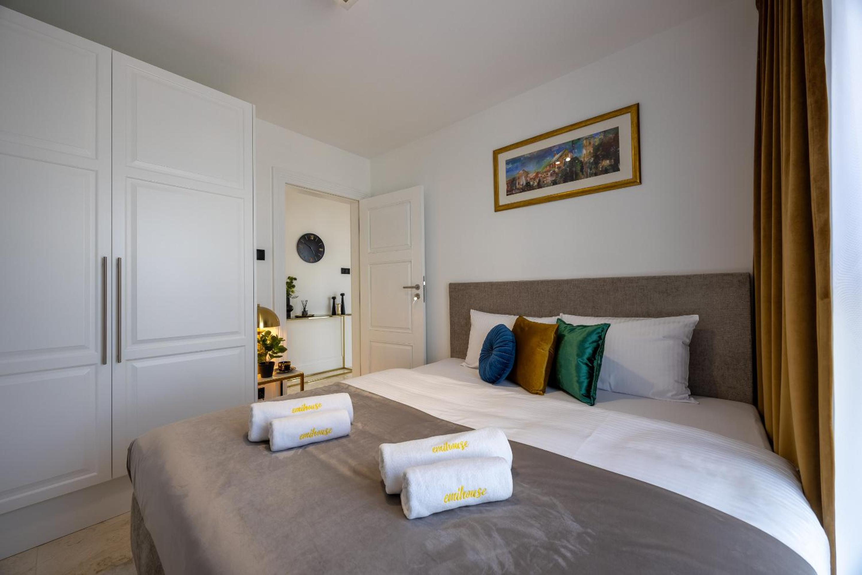 Emihouse Riverside Apartments