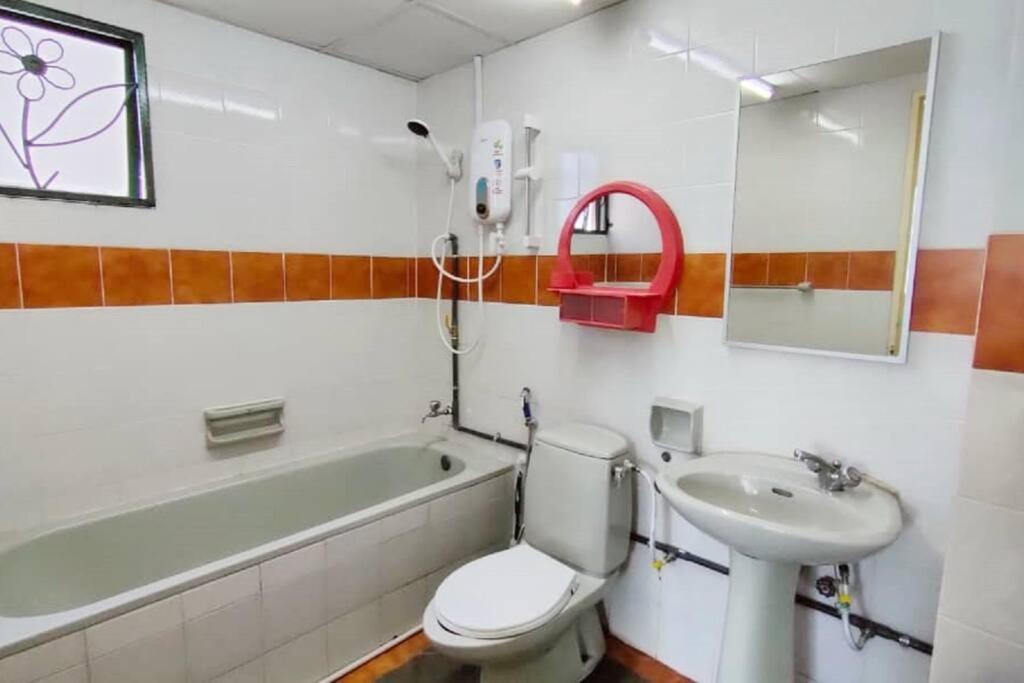 Charis Seaview Suites at Likas Square Kota Kinabalu photo 5
