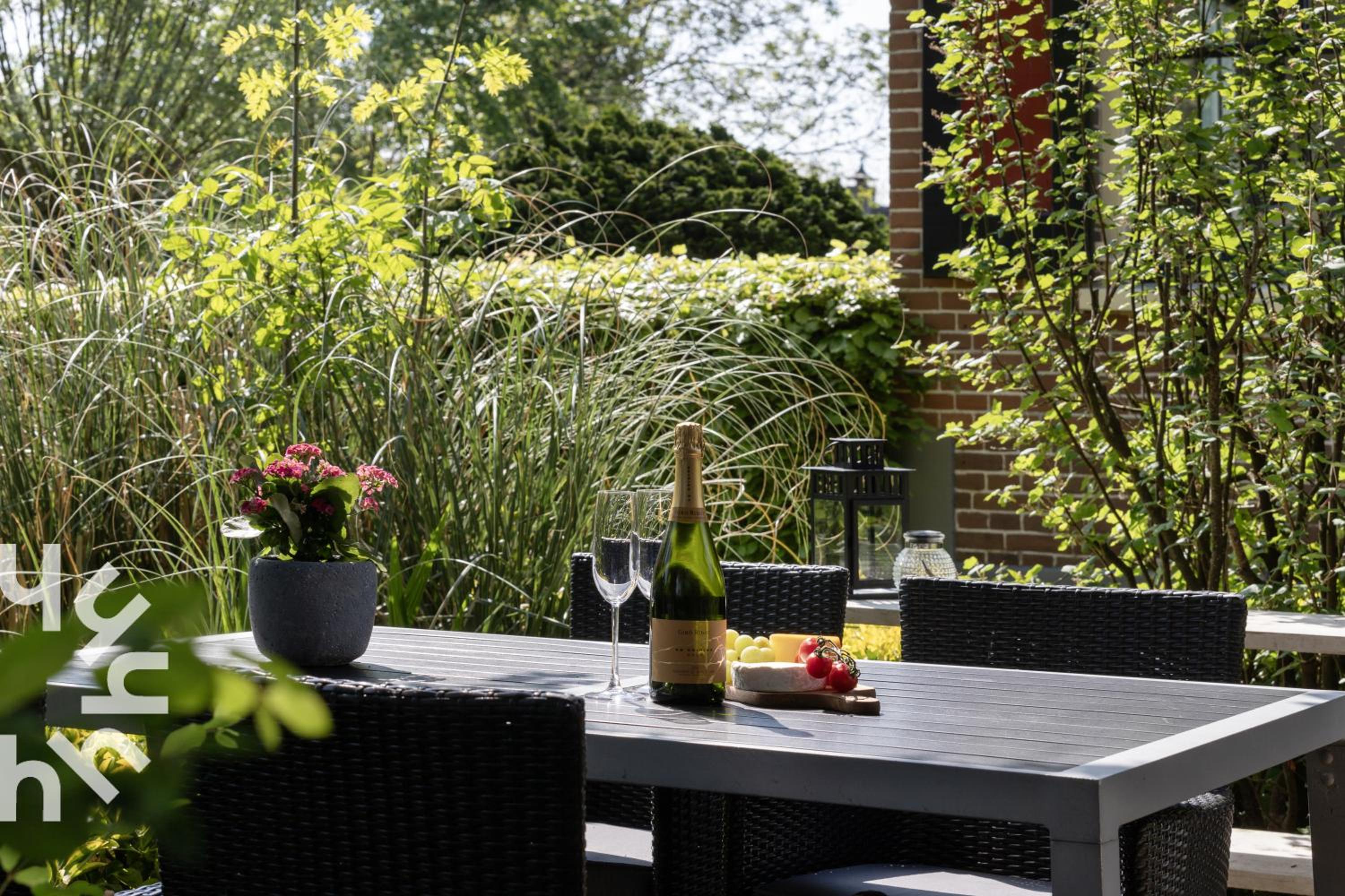 OV593 - 4P apartment in the heart of Giethoorn on the village canal view 2