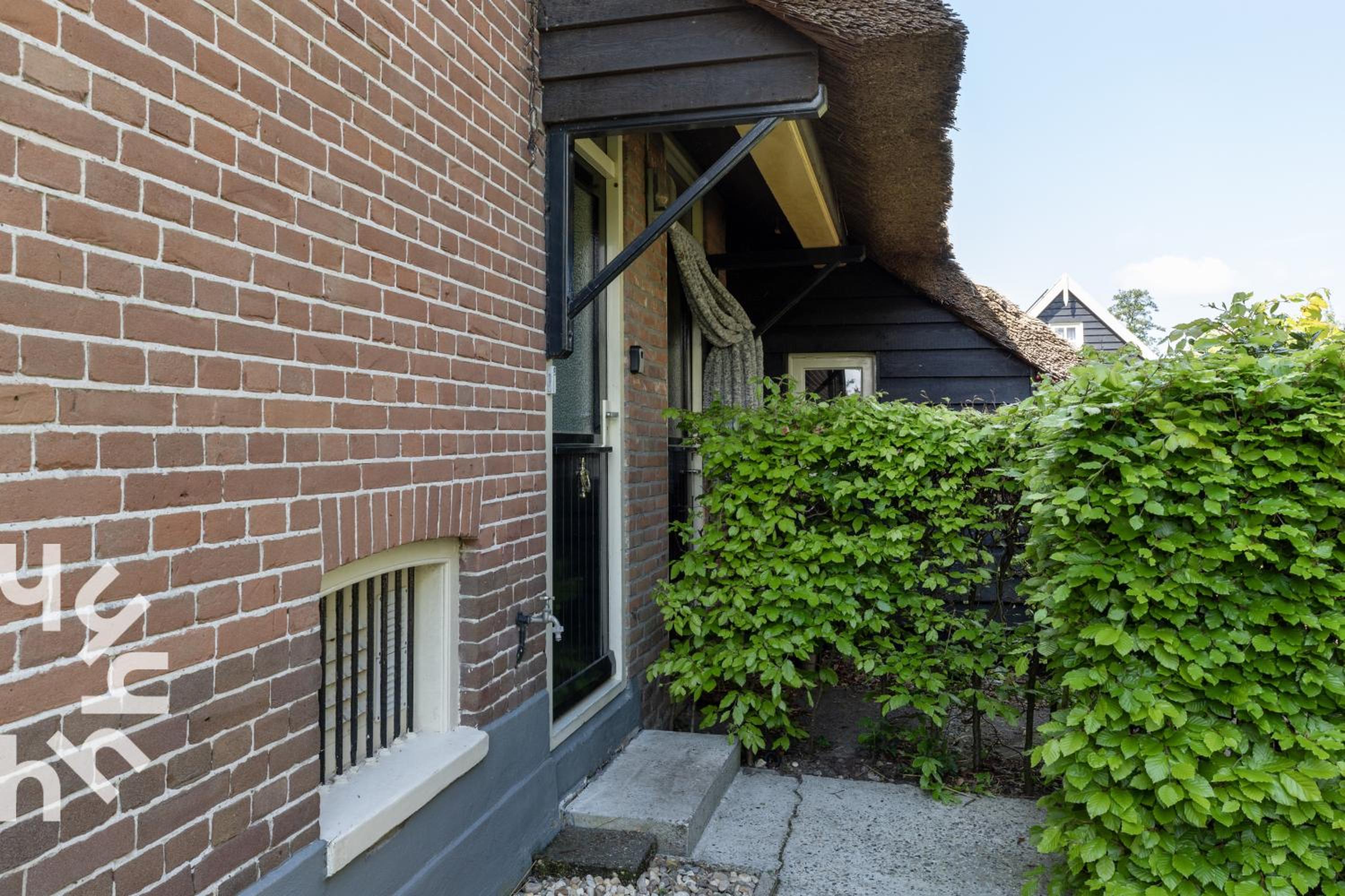 OV593 - 4P apartment in the heart of Giethoorn on the village canal view 4