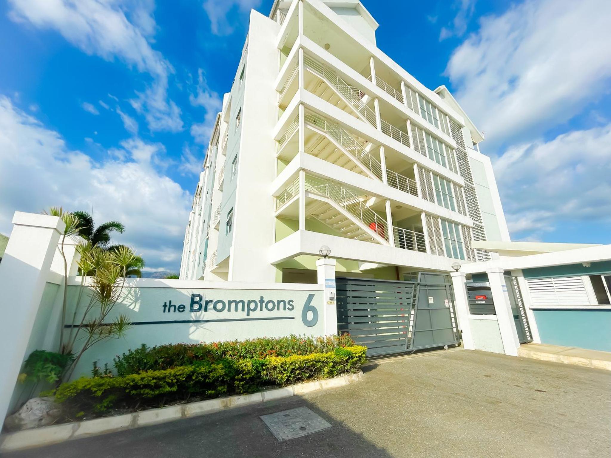 City View New Kingston Apartment w Pool