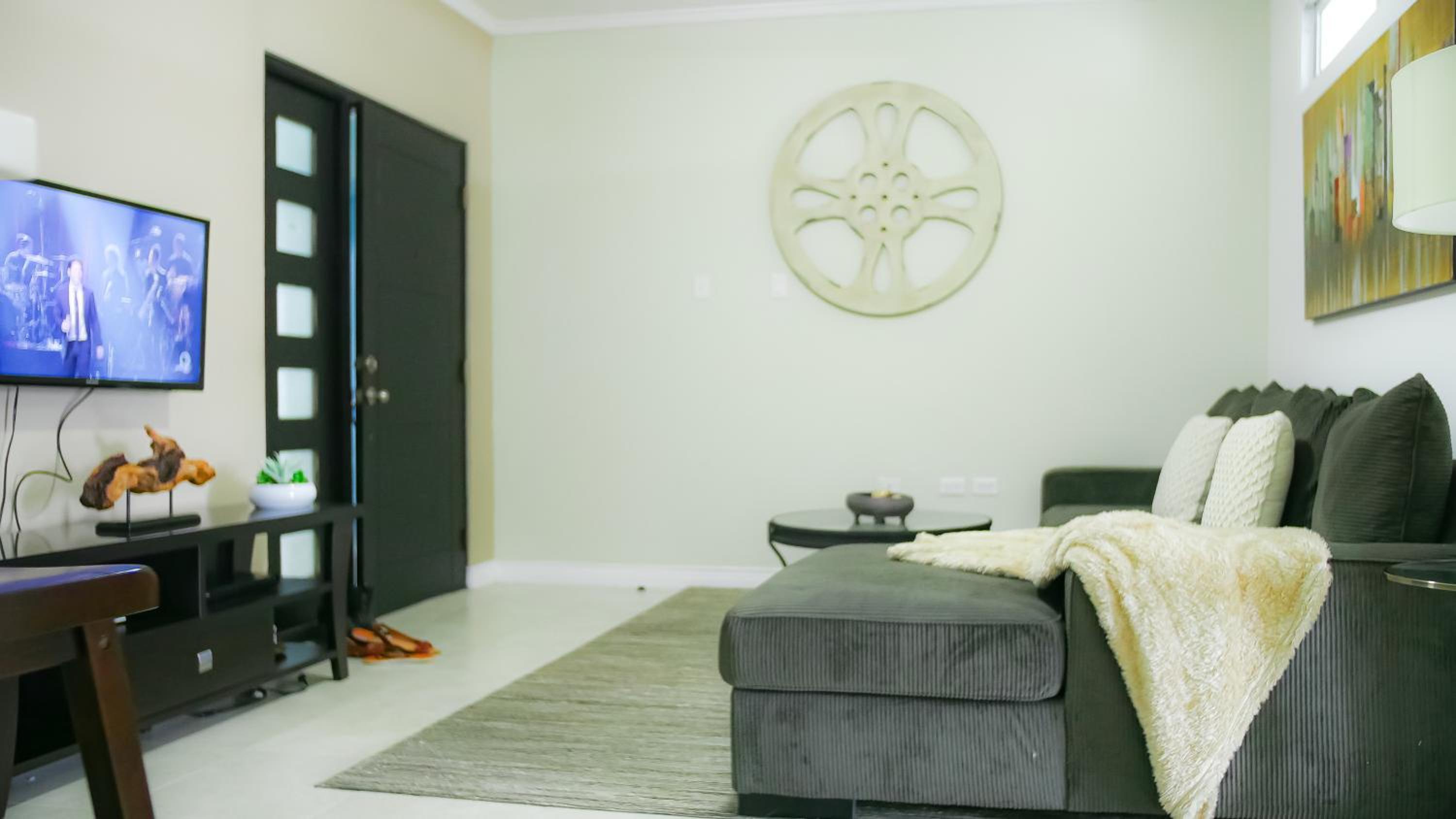 City View New Kingston Apartment w Pool