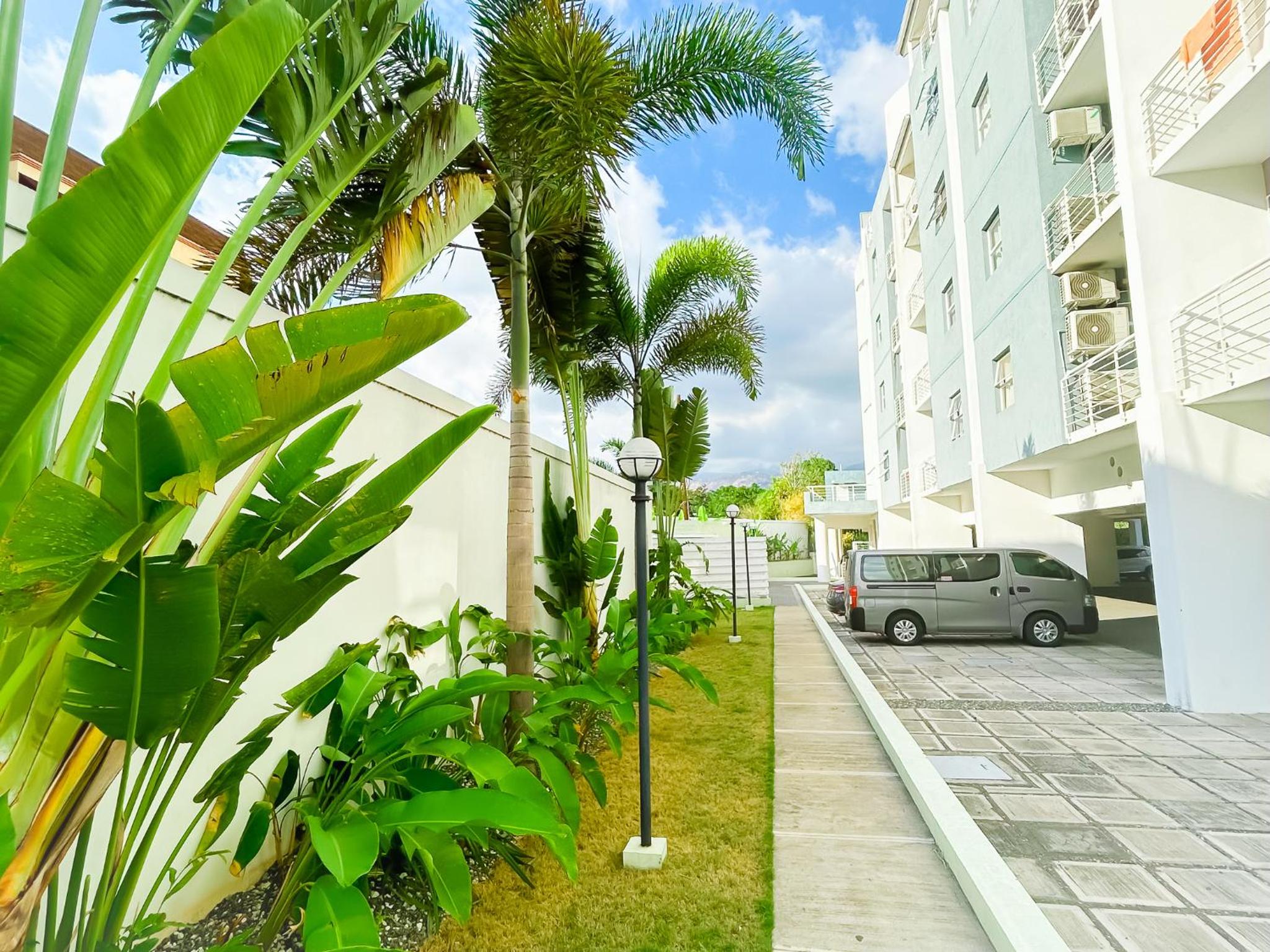 City View New Kingston Apartment w Pool
