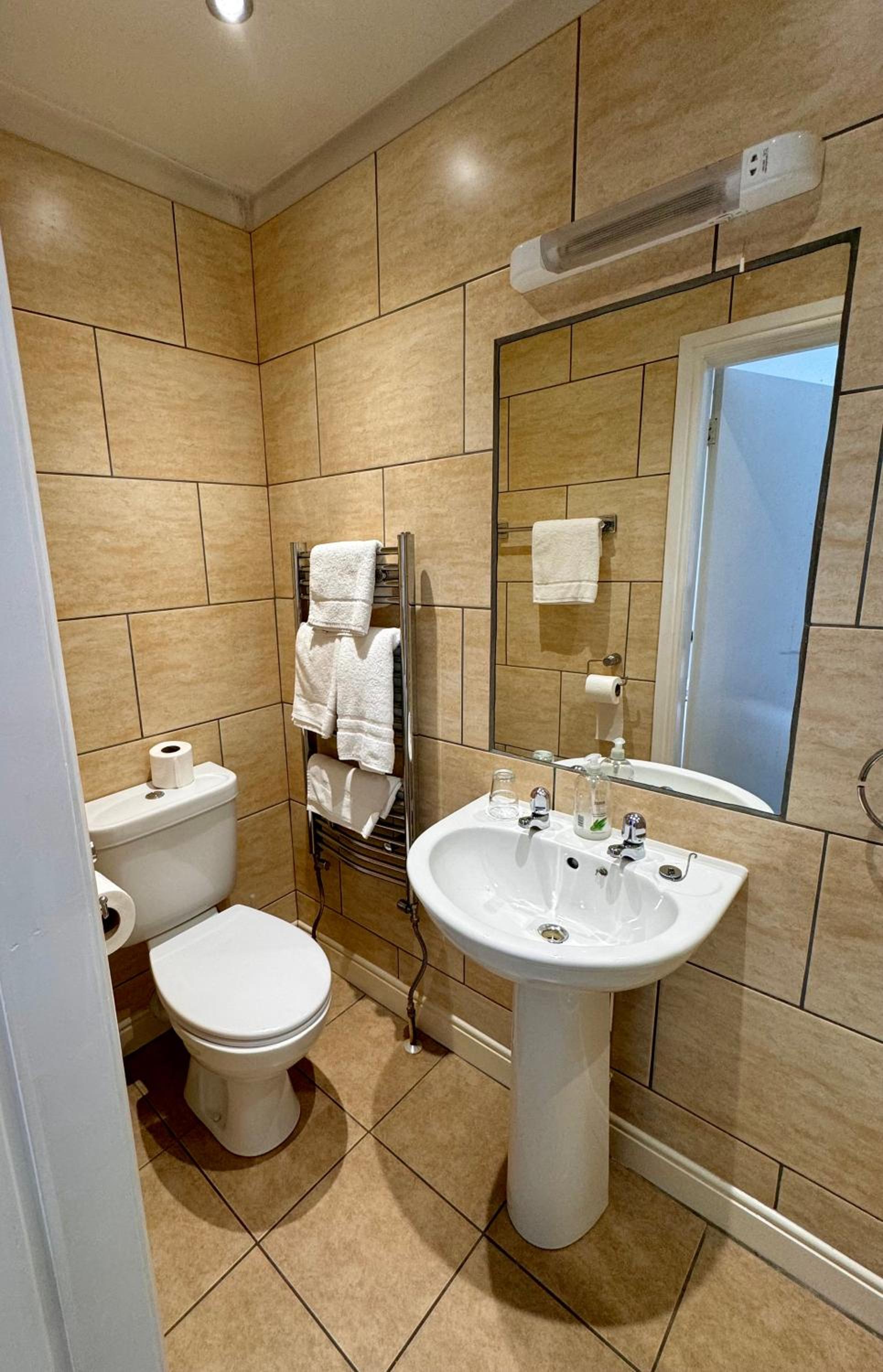 Loughborough Vacations - Charnwood Regency Guest House - Property Image 2