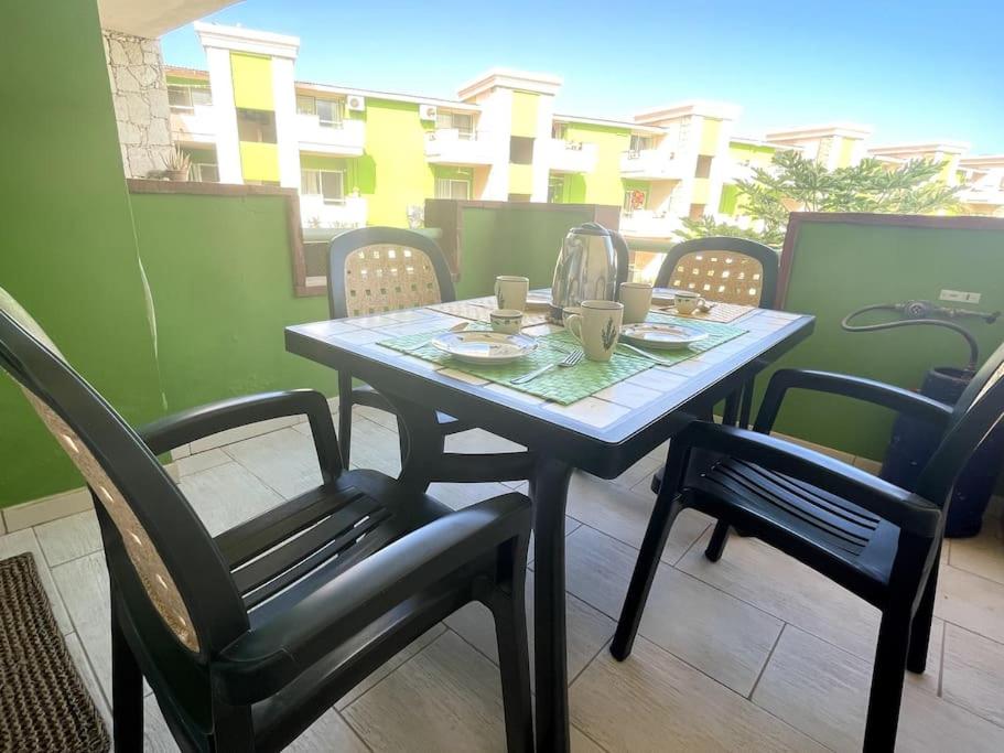Djadsal Moradias I12 - two bedroom apartment in residence with pool and garden