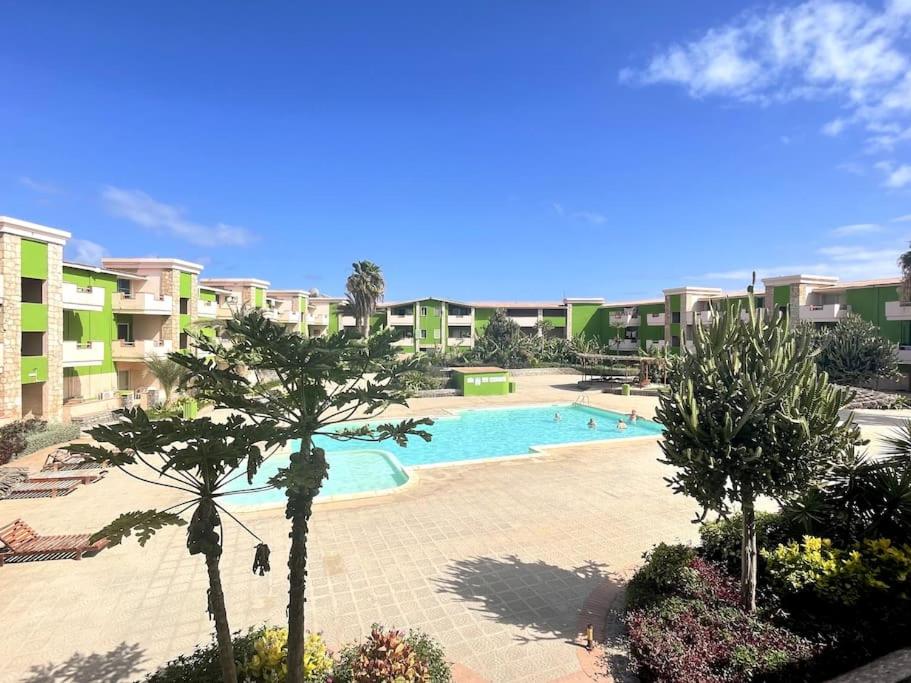Djadsal Moradias I12 - two bedroom apartment in residence with pool and garden