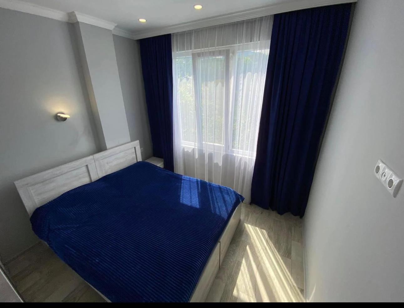 Veranda White House view 3