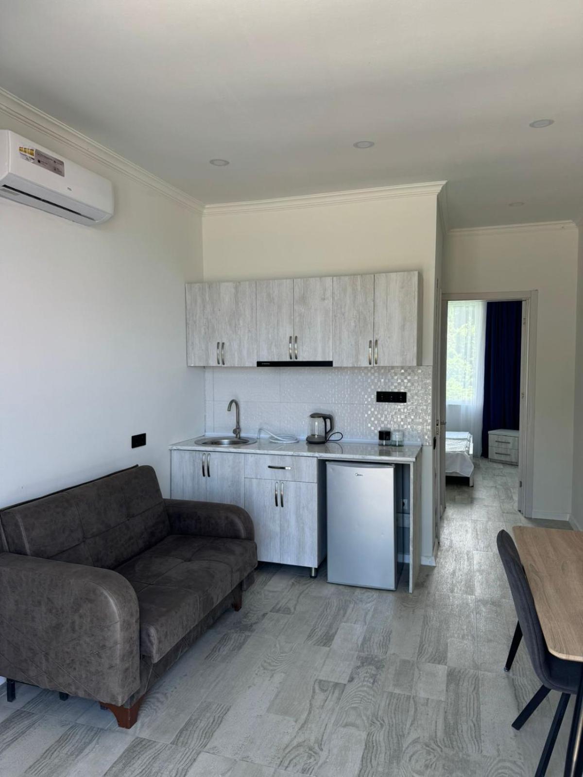 Veranda White House view 2