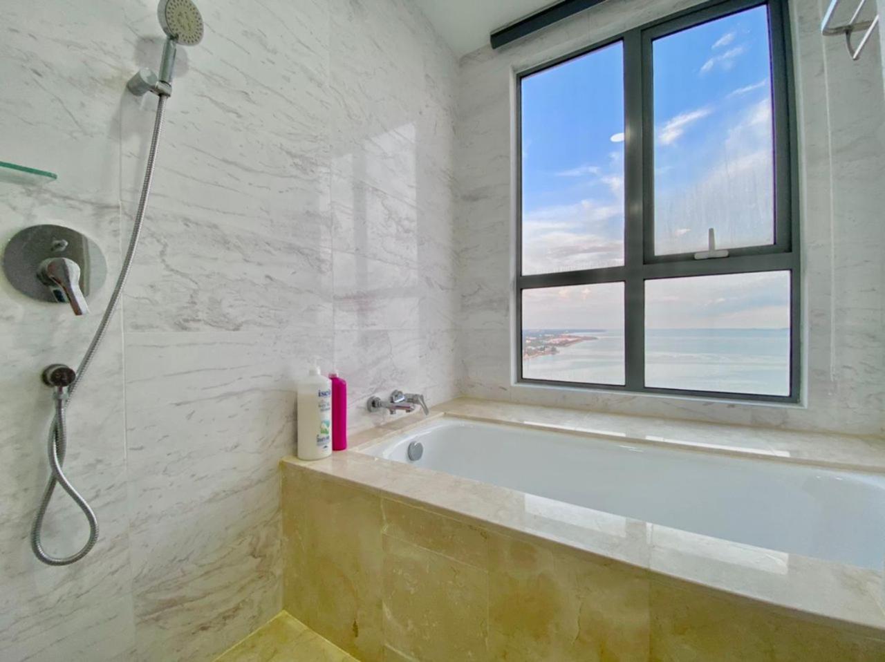 Silverscape Residence 2 Bedrooms Suite by MJ Holiday photo 4