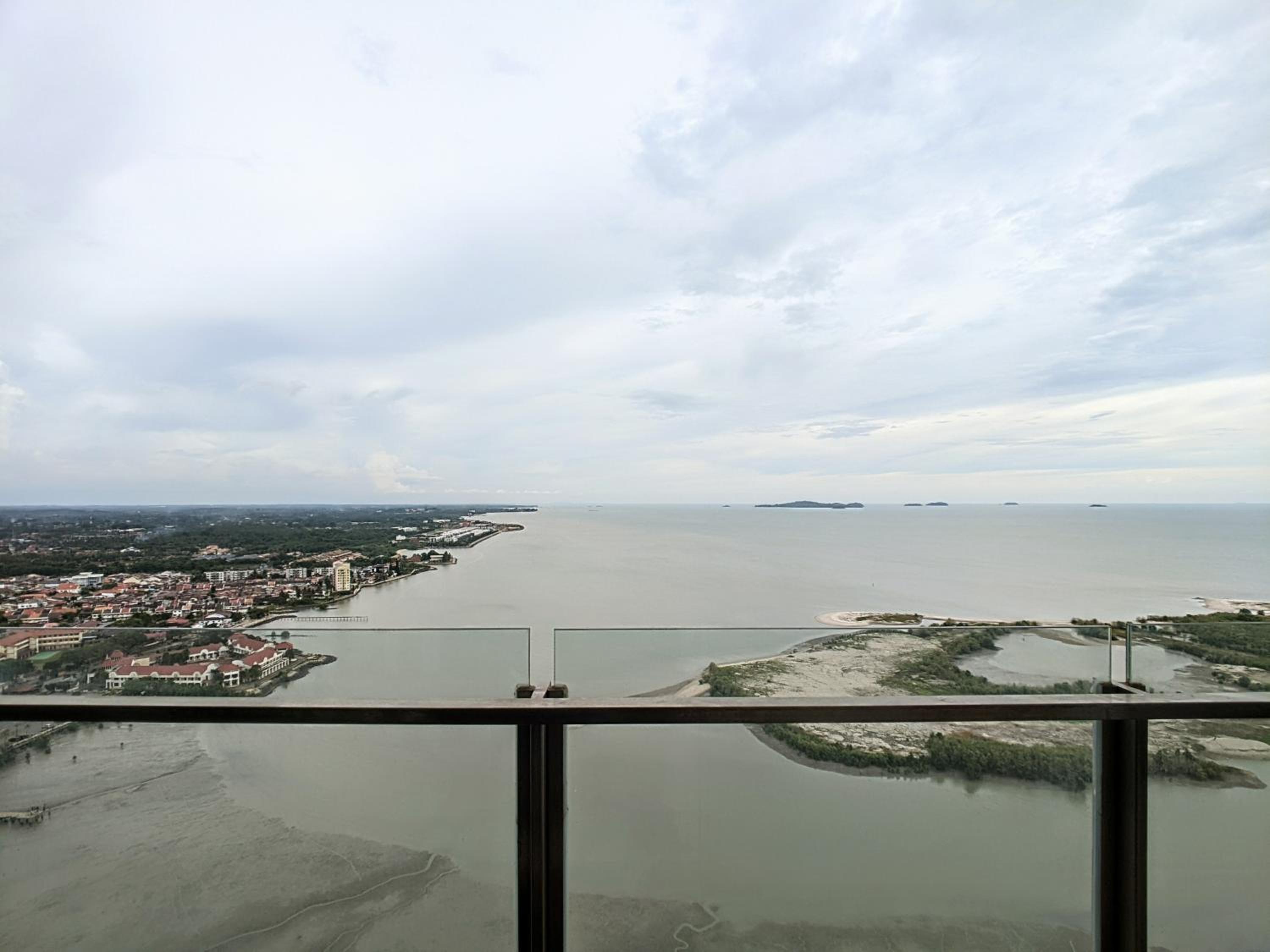 Silverscape Residence 2 Bedrooms Suite by MJ Holiday