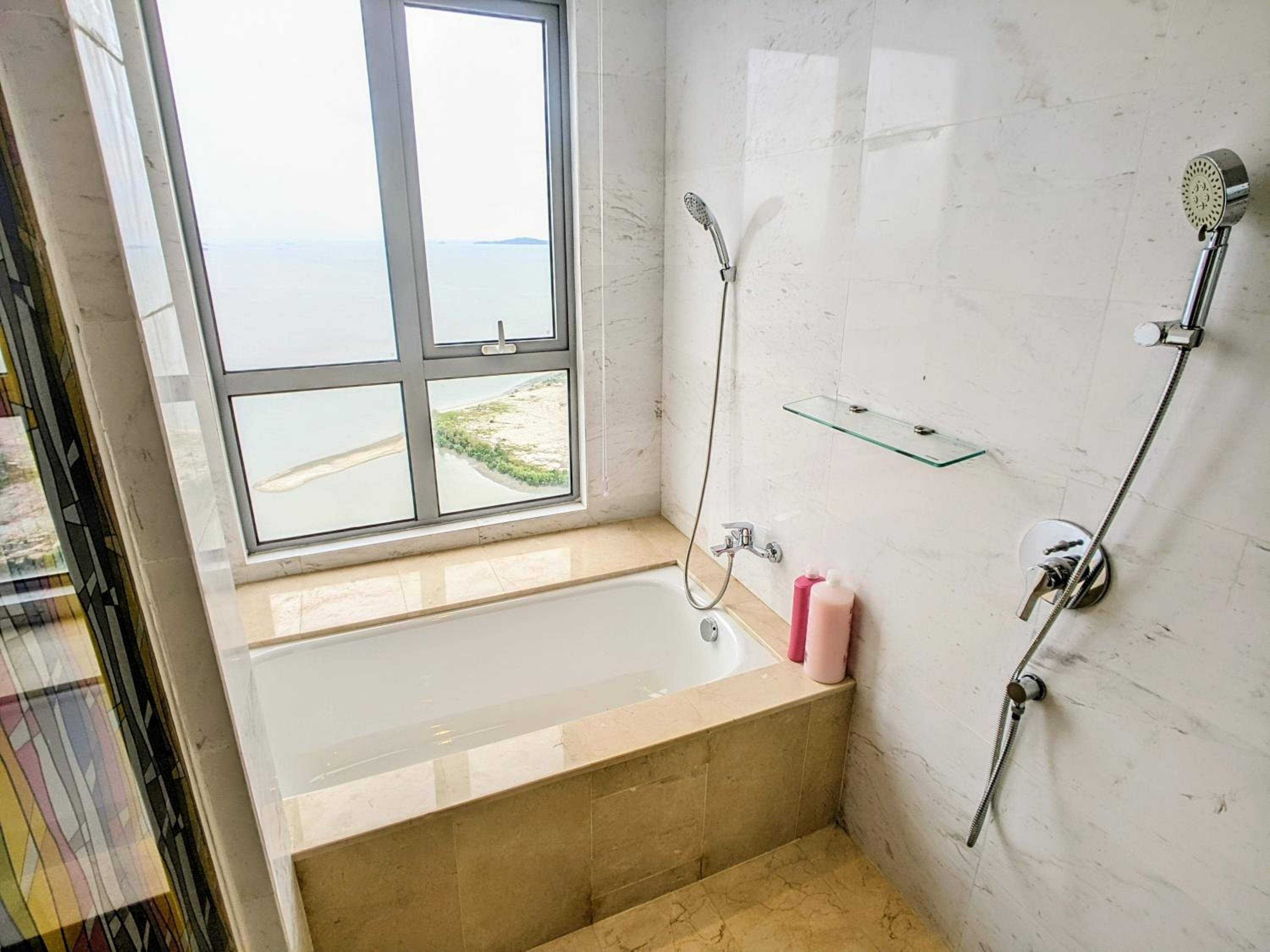 Silverscape Residence 2 Bedrooms Suite by MJ Holiday