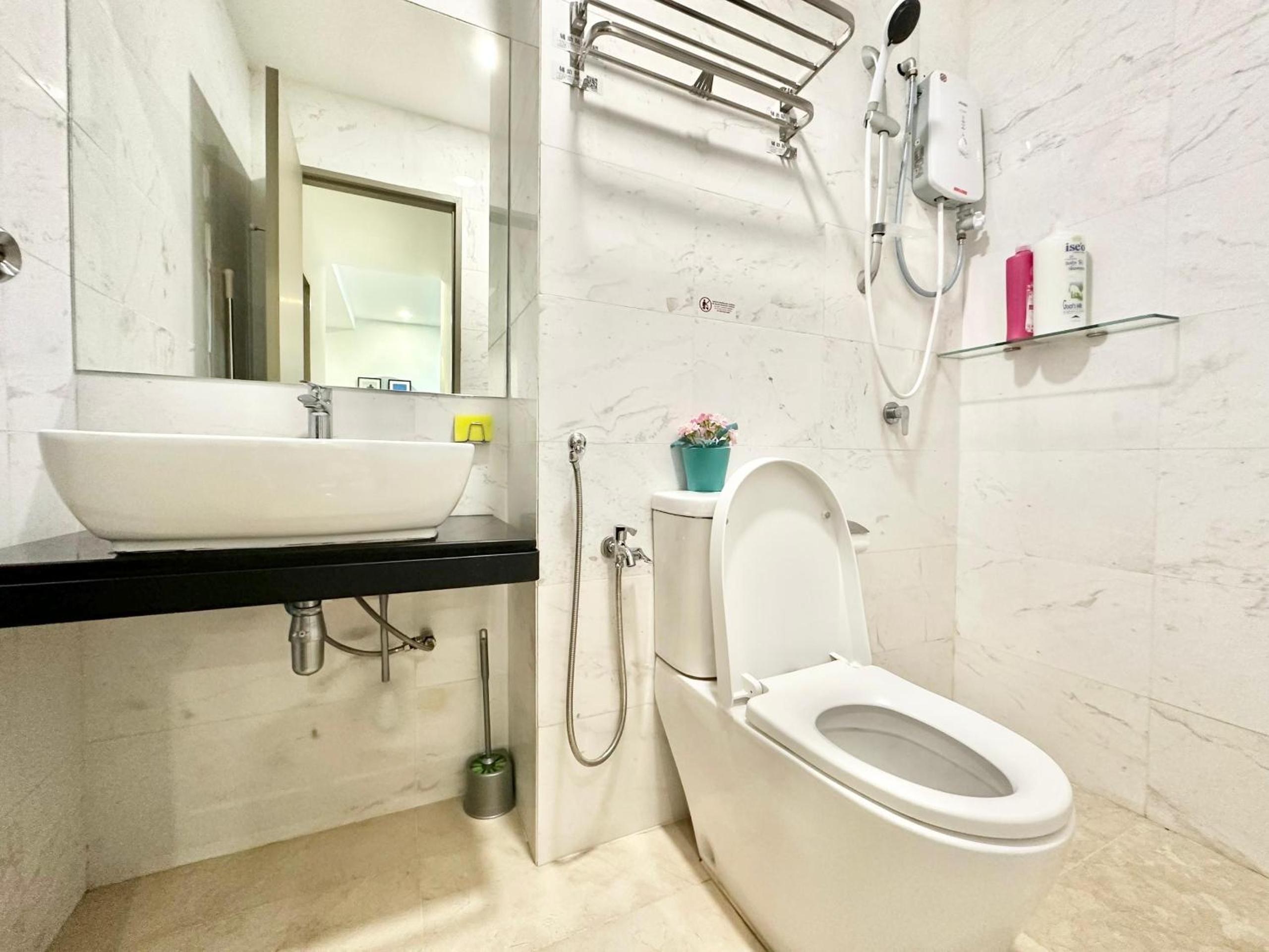Silverscape Residence 2 Bedrooms Suite by MJ Holiday