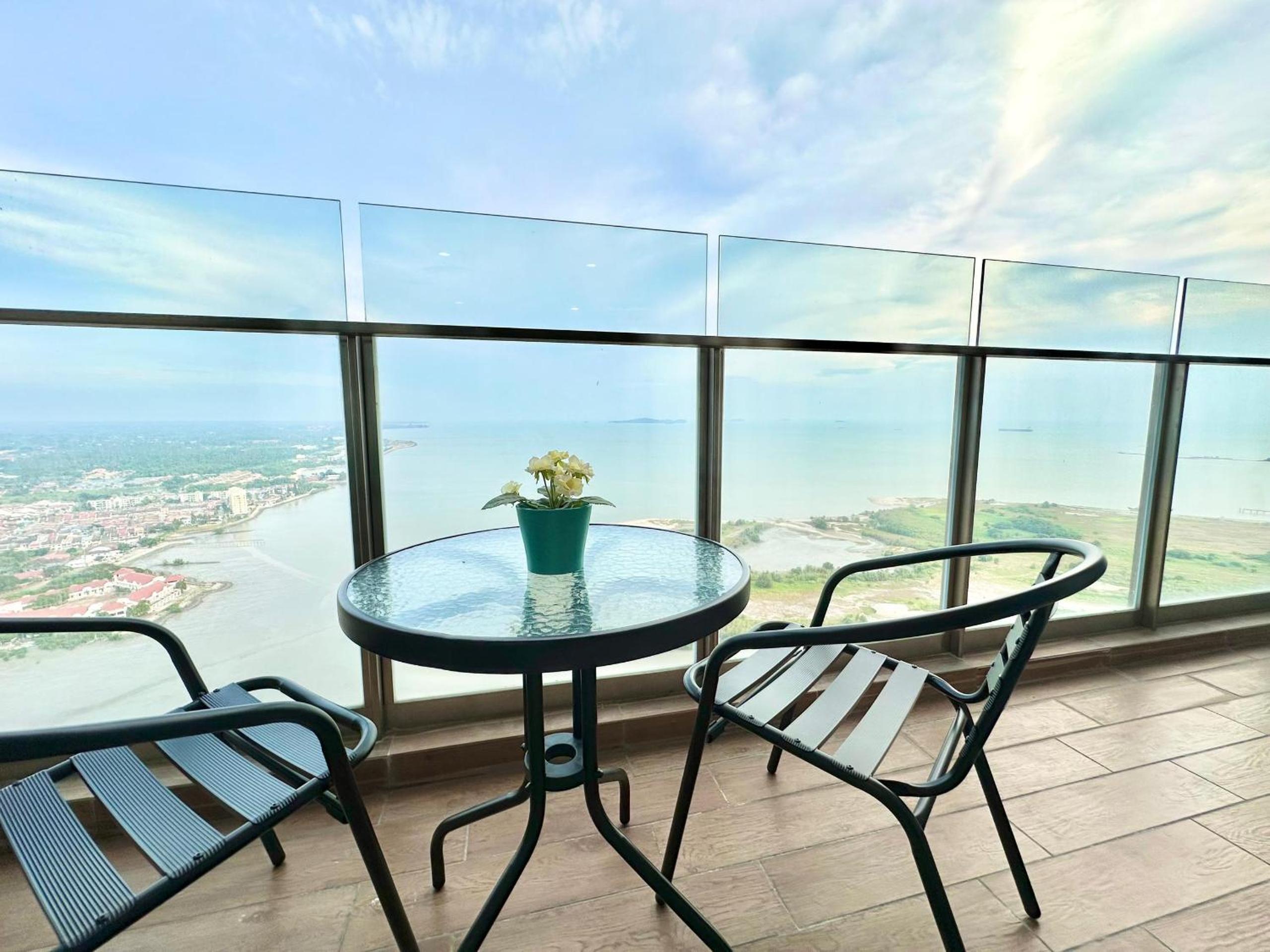 Silverscape Residence 2 Bedrooms Suite by MJ Holiday